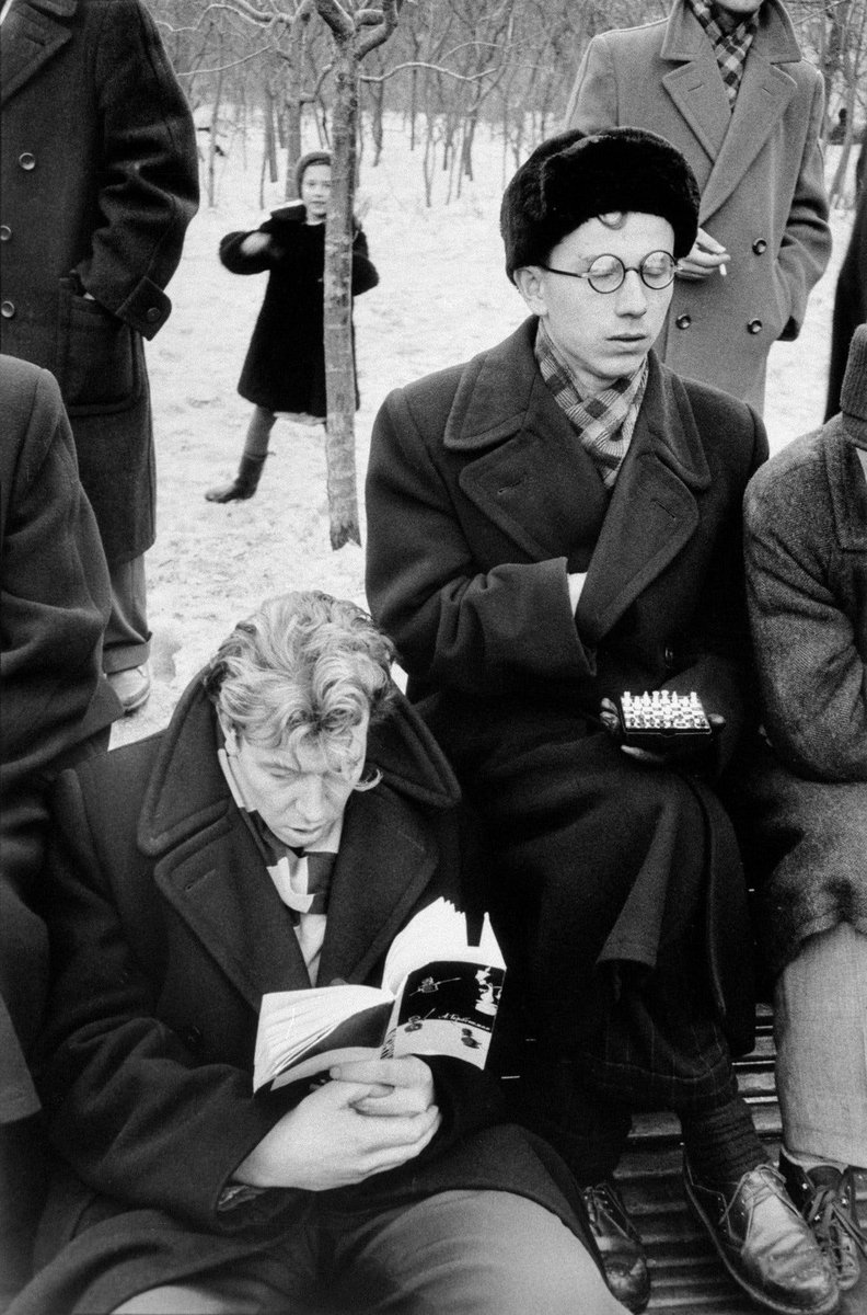 On the bench, Moscow, 1960 (photo by Marc Riboud)