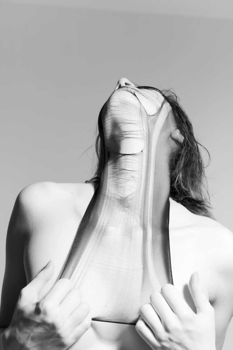 Uneasy and powerful. <a href="/seansalexa/">seansalexa</a>’s “Aether” captures all the drama of the fifth element, tearing its way straight to your soul. foundation.app/@seansalexa/vd… #nftphotoreview #nftphotography #nft #nftcollector #nftcommunity