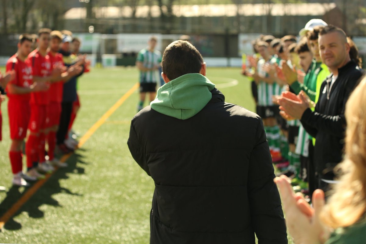 cfvimenor's tweet photo. 🫂ℂ𝔸ℕ𝕋𝔼ℝ𝔸| ¡Tenemos de vuelta a Borbolla con nosotros!

El filial, que está empatando (1-1) al descanso con el líder @MinervaCF_ ha querido homenajear a su jugador Alejandro Borbolla, al que tenemos de nuevo con todos nosotros.

¡𝗤𝘂é 𝗯𝘂𝗲𝗻𝗼 𝘃𝗲𝗿𝘁𝗲, 𝗕𝗼𝗿𝗯𝗼! 😍

#𝕄𝕖ℚ𝕦𝕖𝕕𝕠ℂ𝕠𝕟𝕥𝕚𝕘𝕠 | #𝕍𝕒𝕞𝕠𝕤𝕍𝕚𝕞𝕖💚