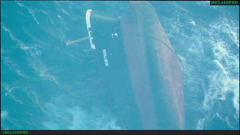 SoftWarNews's tweet photo. Dengan mempublikasikan foto kapal tanker minyak Inggris Rubymar yang tenggelam di Laut Merah pasca serangan rudal Ansarullah, militer AS mengumumkan adanya 21.000 ton pupuk amonium sulfat di kapal tersebut.

Amerika sedang mendorong dunia untuk mengutuk serangan Yaman. https://t.co/sE7hRLil4o