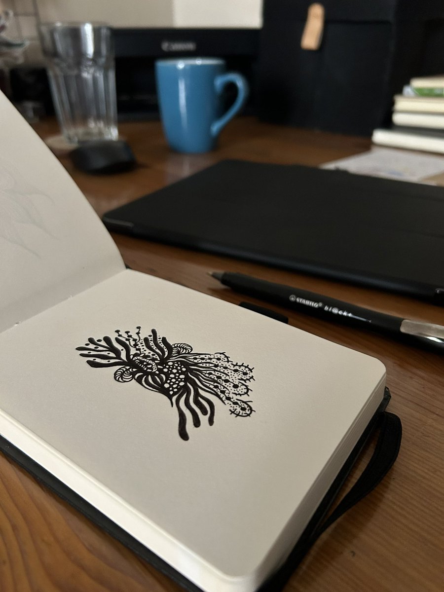 AlmallahiEman's tweet photo. Trying to get back to drawing! ✍🏼 https://t.co/n8cadyWOsX