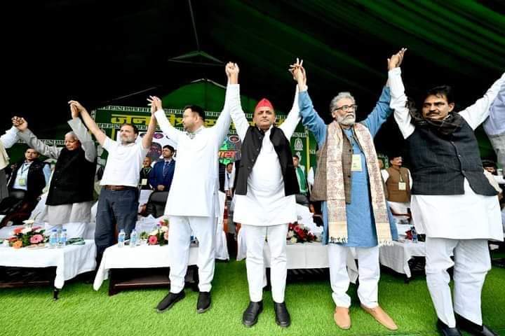 Dipankar_cpiml's tweet photo. The massive turnout despite inclement weather, the spirited participation of youth and the united assertion of red and green flags made today's #JanVishwasMaharally in Patna truly historic. Thank you Bihar for energising the battle for saving democracy and defeating fascism. https://t.co/DHucBrv7b3