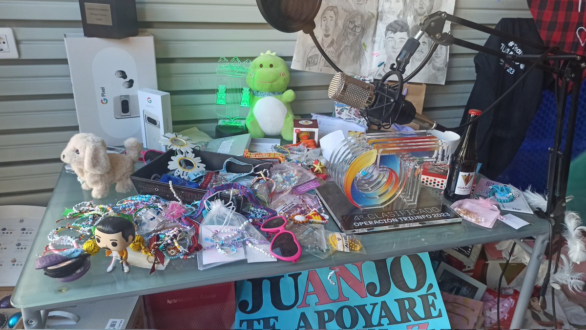 Entre2tierras4's tweet photo. Las joyitas que hay en Magallón y la forma en la que tienen adoptado a Martin 🥺🥺🥺🥺 #juantin #ot2023 #juanjo #martin https://t.co/cdTFQedsir