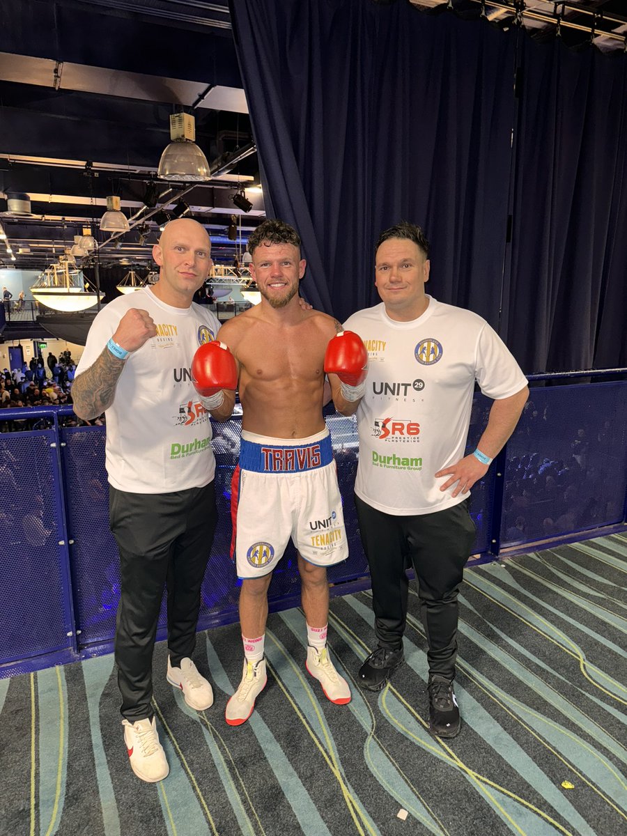 Quick night for @travwaters96 last night in Bolton as the Sunderland man goes 6 and 0 with 4 wins by KO Travis will be boxing on the 4th of May back in the northeast! @anthonykellybox @Johnstubbsy84 @vipboxing Team sponsor @team_surface_smart 💦