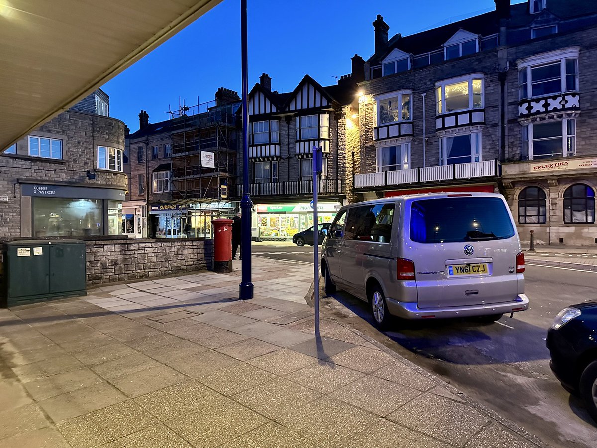 Last night’s spontaneous Saturday evening drive took us to Swanage to see the sea 🌊 Like the mature 30-year-olds that we are, we found ourselves in the arcades playing on the 2p machines 😆 It brought back wonderful memories of when we first started dating in our teens 🥰