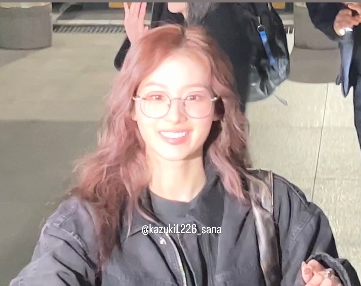 sana pics tweet media