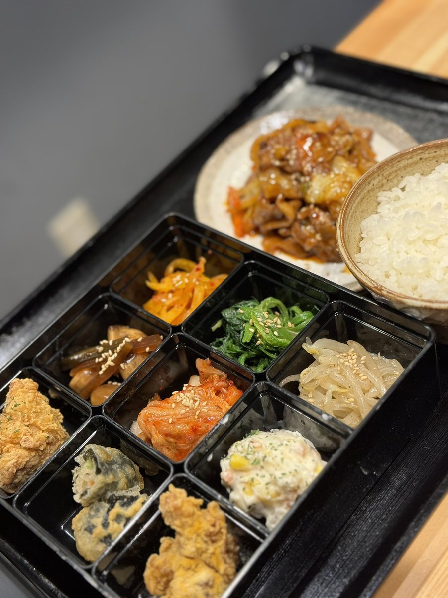 PAIKAN8's tweet photo. ランチは日替わり定食もやっております！
毎日11:00〜営業中🇰🇷

#自由が丘 #自由が丘居酒屋
#自由が丘韓国料理 ＃韓国居酒屋
#自由が丘グルメ https://t.co/5Kew0dE0hW