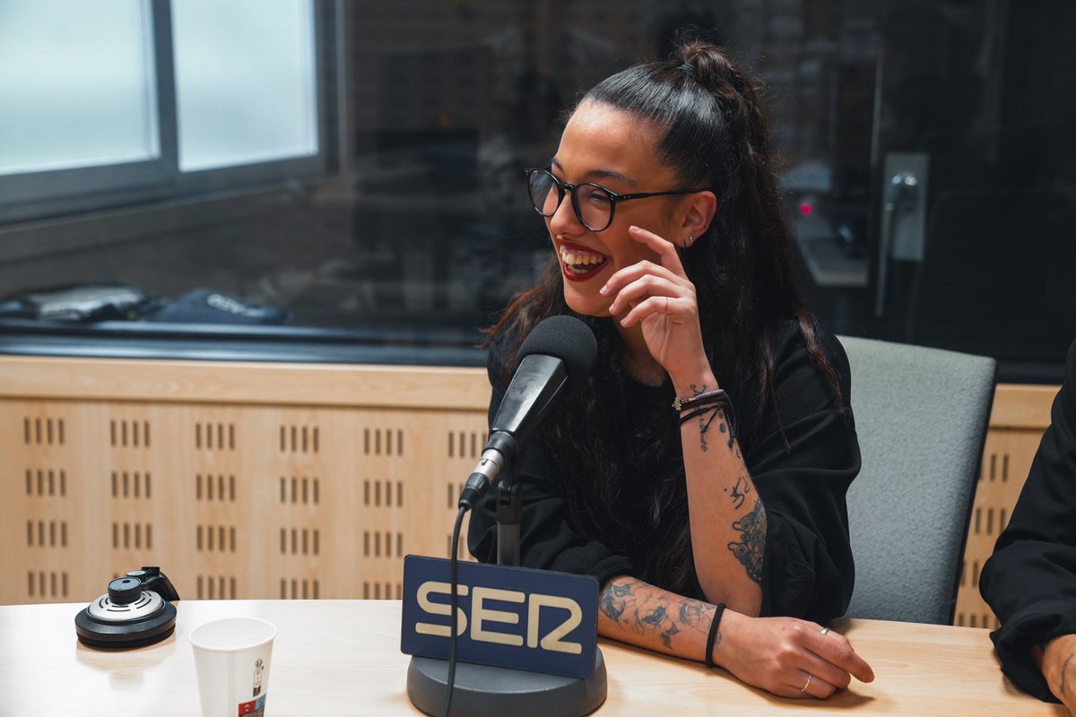 Creo que no hacen falta palabras para describir esta imagen, estoy exactamente donde quiero estar, y con quiero estar.
Es increíble todo lo que esta pasando.
Tengo el corazón LLENITO💖