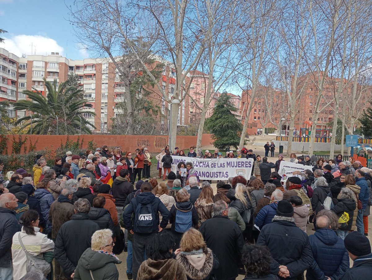 En el acto de homenaje a las mujeres antifranquistas asesinadas en la dictadura fascista, convocada por el movimiento memorialista y de mujeres de Madrid. #8M2024 #nopasaran