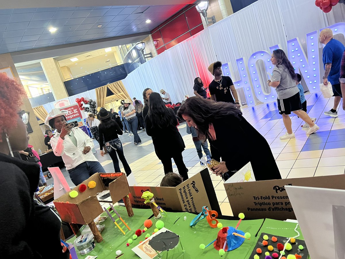 DelondaR's tweet photo. Super proud of the HESA staff and students who showcased the hard work of our STEM club and our real world class projects in second grade. https://t.co/bJWXdeDSQe