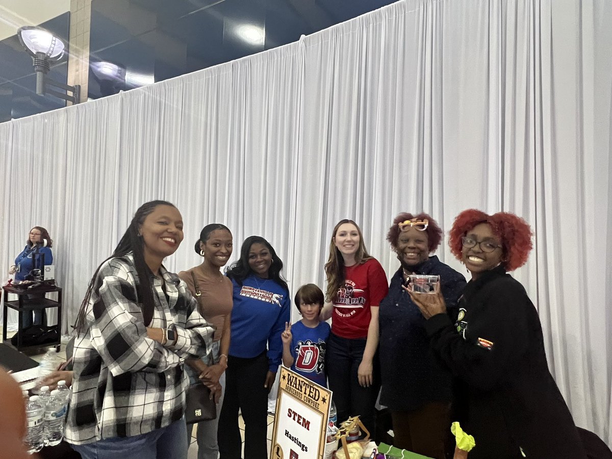 DelondaR's tweet photo. Super proud of the HESA staff and students who showcased the hard work of our STEM club and our real world class projects in second grade. https://t.co/bJWXdeDSQe