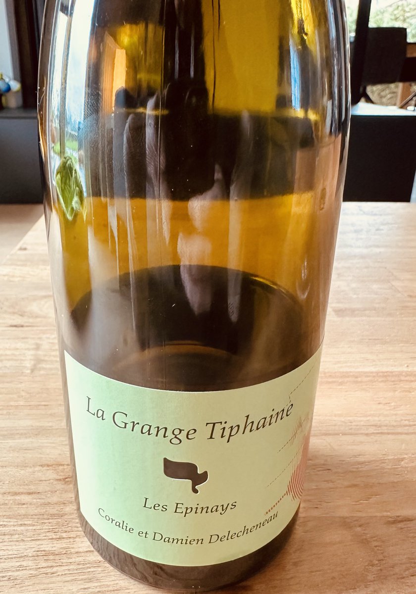 Un joli millésime 2018, avec de l’agrume, du pamplemousse et une belle minéralité. Un excellent Chenin, prêt à boire selon moi !