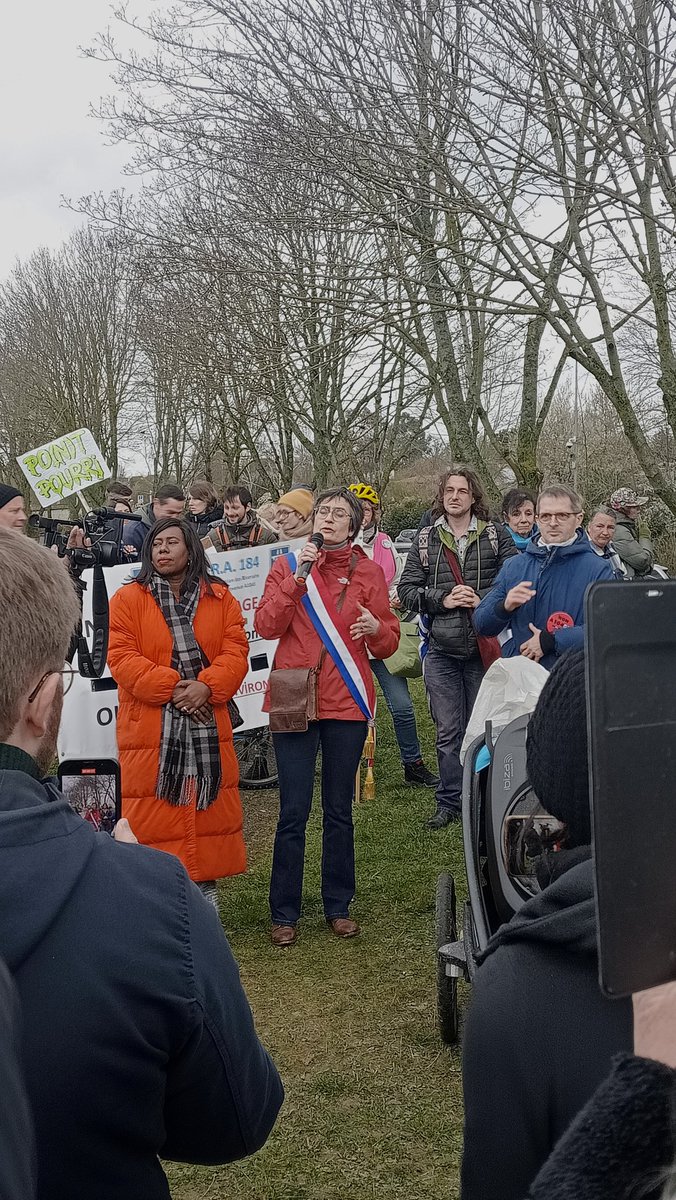 Prise de parole de la sénatrice écolo <a href="/GhislaineSenee/">Ghislaine Senée</a> contre le projet d'A104 bis porté par <a href="/Les_Yvelines/">Les Yvelines</a>. Elle met l'accent sur le coût de ce projet (200 M€) au détriment des collèges.