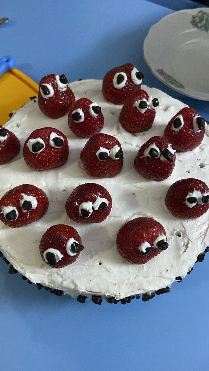 her yere atabilirim 🥺 benim en güzel doğum günü pastam