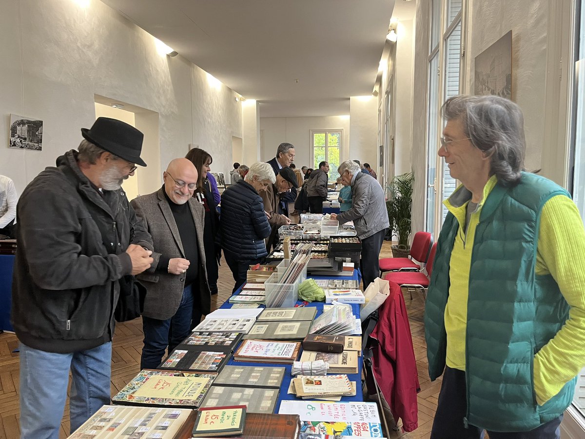 23e bourse philatélique aujourd'hui au Château des Terrasses de Cap d'Ail en présence du Maire, @_XavierBeck, du conseil municipal et de l'association Cartophile de #Monaco qui présente l'exposition intitulée '#RainierIII, Prince Bâtisseur'.