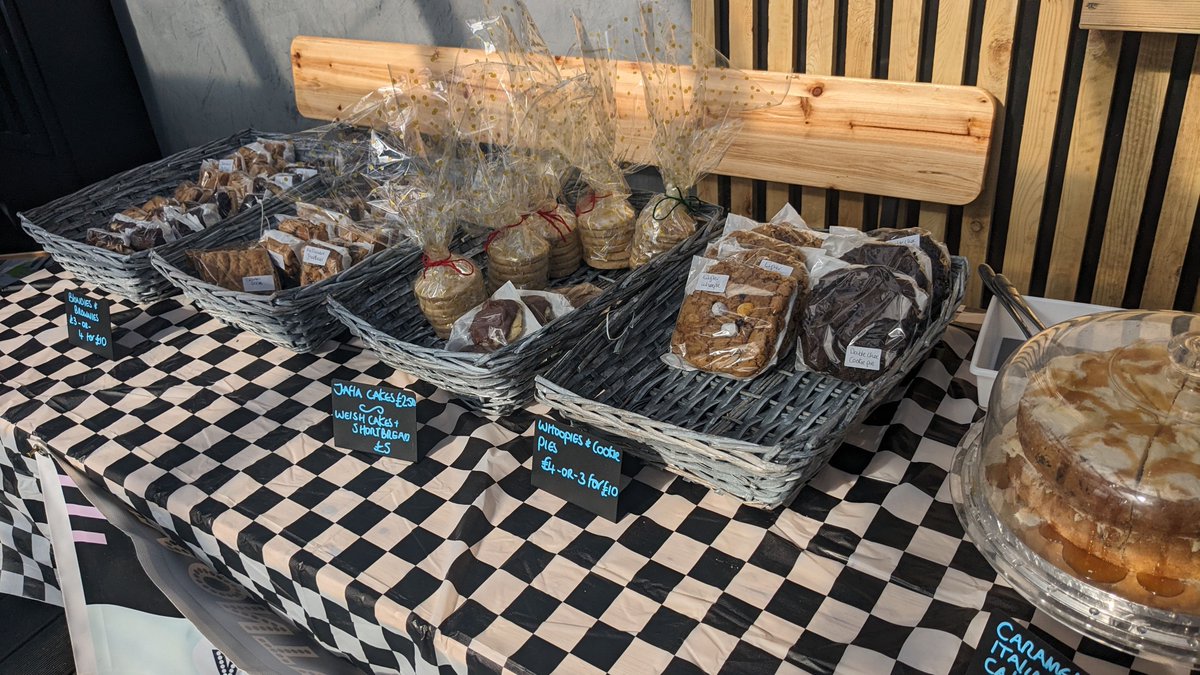 LoveTheVale's tweet photo. It's a Sunny Sunday here at @barryfarmersmarket. We are here celebrating Welsh Produce with some delicious stalls such as @mintospatisserie, @houseofgrazers, @pogobakery and many many more!

Why not come along to Goodsheds, it's here till 4pm!

#LoveTheVale #FarmersMarket #VOG https://t.co/35fdJRzF6z