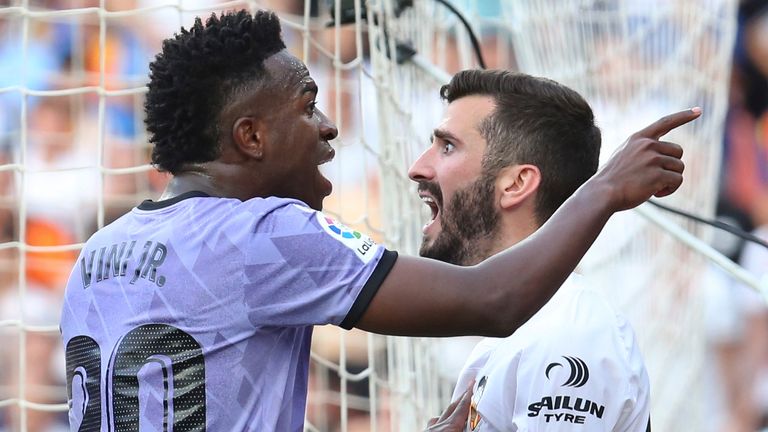 Gayá: "El árbitro lo ha visto y no ha querido pitarlo": 4 partidos de sanción.

Vinicius: "No hemos ganado porque no nos han dejado": No le harán absolutamente nada. 

Así funciona la Liga de <a href="/Tebasjavier/">Javier Tebas Medrano</a>.