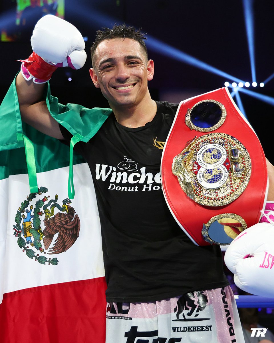 ¡México, celebra al tuyo! 🏆🇲🇽 @VenadoLopez1