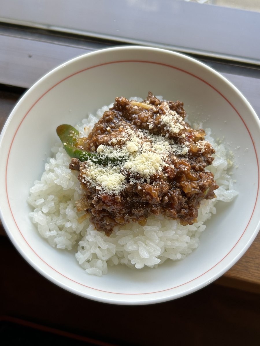 otk_idm's tweet photo. 猿橋大黒屋(蕎麦が売り)でミートソーススパゲッティってwwwって思ってたのですが、スタッフの方が猛プッシュするので食べてみたら美味しかったです……🙇💦
うまさの秘訣は「山梨の赤ワイン」とのことでした。
あまりにもソースが美味しかったので半ライスお願いして、ミートドリアふうにして〆ました https://t.co/C7q7PHIgZw
