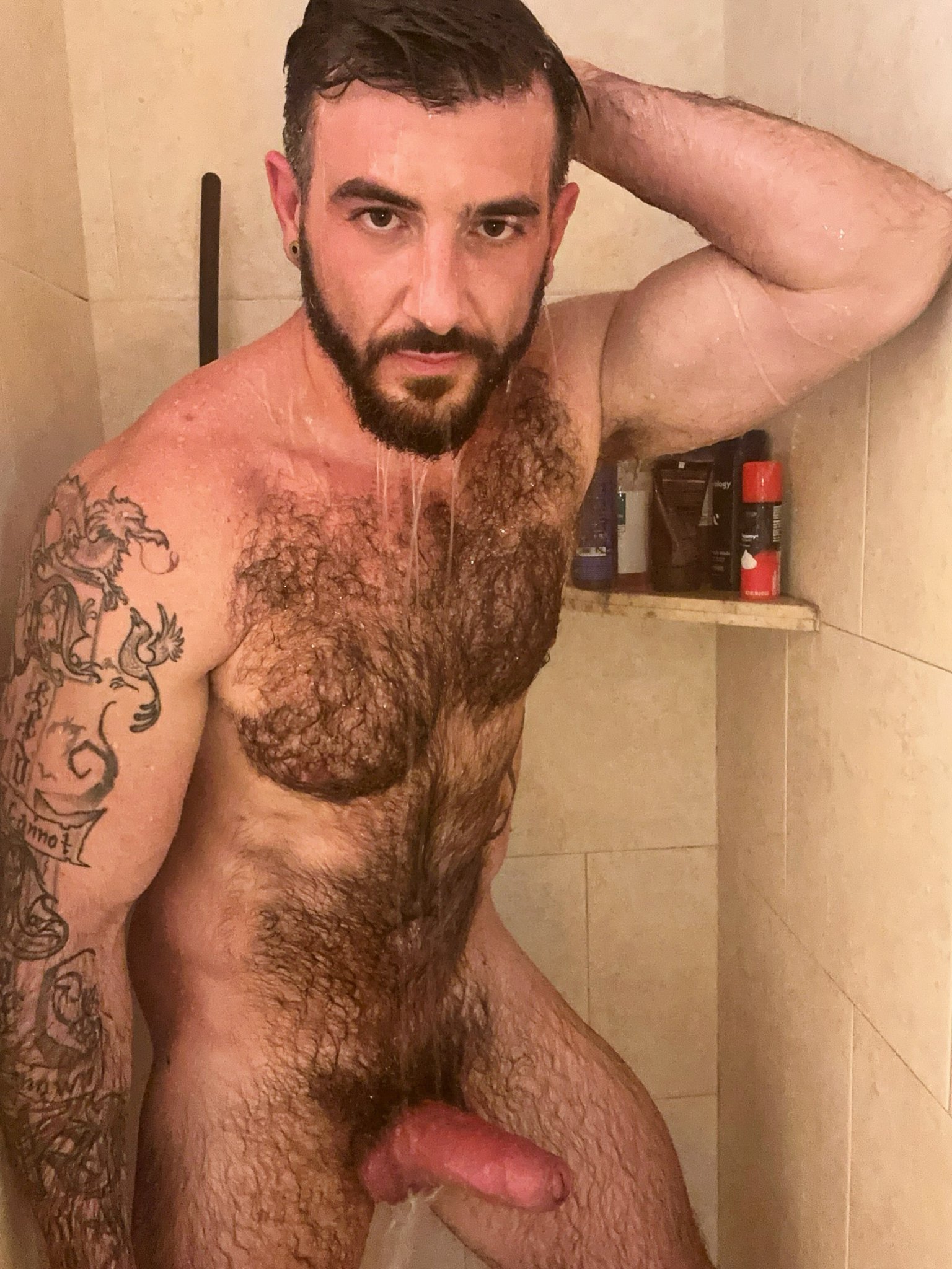 Worship my body in the shower? https://t.co/H7yLL0Pud3