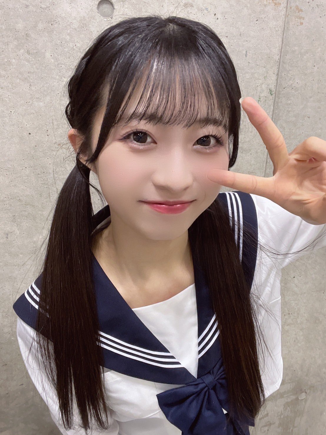 AKB48 秋山由奈 柏木由紀卒コン くじ 直筆サイン入りプレート&缶バッジ