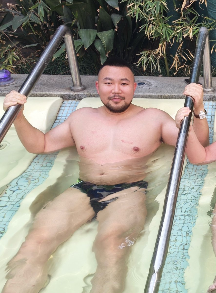 StonebodyB's tweet photo. 跟朋友们去泡个室外温泉 https://t.co/2AklJsN0Us