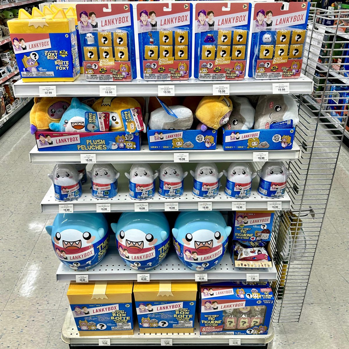 T3XACAN0's tweet image. Merchandised the Lankybox (Collectibles) by Red Planet on the back endcap 🎶🎥🎮📺🎭
📸: TAKEN: SEPTEMBER 14, 2023
📌: POST: MARCH 3, 2024
#toysruscanada #sherway #redplanet #lankybox #lankyboxtoys #lankyboxworld #boxy #foxy #rocky #collectibles #merchandising
