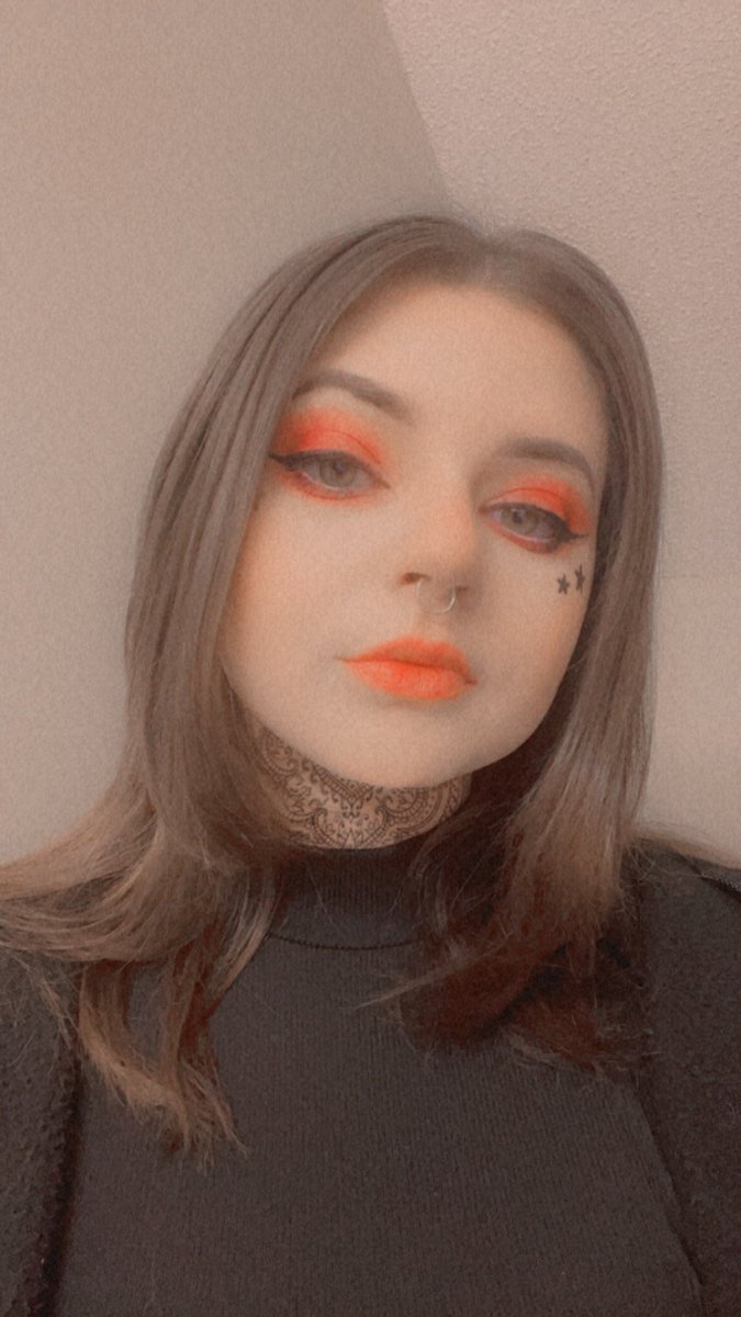 Yawkaroni's tweet image. Crying session starts at 3