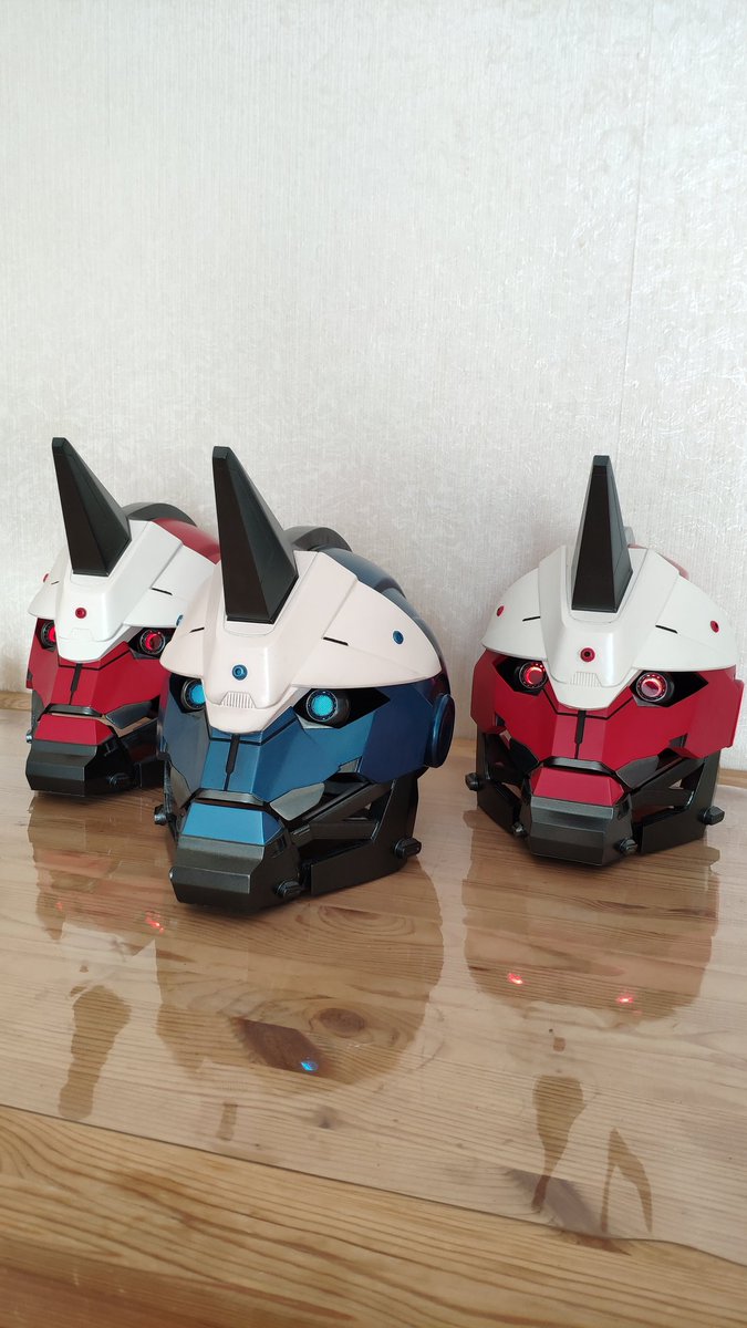 PropsMy's tweet image. Hello friends! I have several Red and Blue Cade 6 helmets, maybe someone needs them?) Helmet for head 58 cm or larger. The jaw is movable and glows when you speak, the eyes also glow. #destiny #destiny2 #d2 #cayde6 #exo #exohelmet #hunter #exohunter #cosplay #helmet