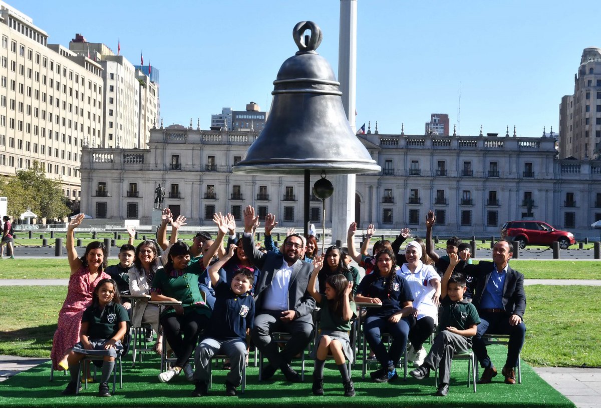 Ministerio de Educación tweet media