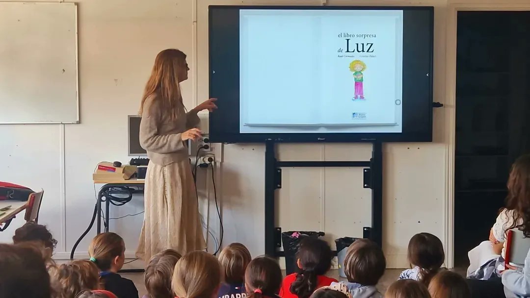 PerezCeip's tweet photo. El viernes, el alumnado de 4° disfrutó de una actividad con una ilustradora de cuentos infantiles, tía de una de nuestras alumnas. A partir de la lectura "el libro sorpresa de Luz" enseñó a los niños y niñas el proceso de ilustrar un libro, la metodología, los referentes⬇️ https://t.co/irqGEVNgBI