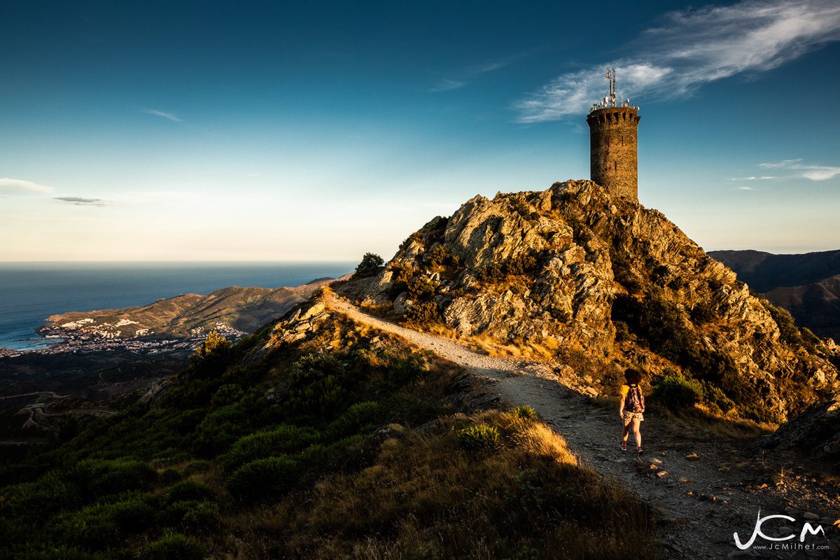 Photo du dimanche.

Tour de Madeloc, Côte Vermeille.
-
#BanyulsSurMer #Alberes #Pyrénées
📸 Jc Milhet / #HansLucas