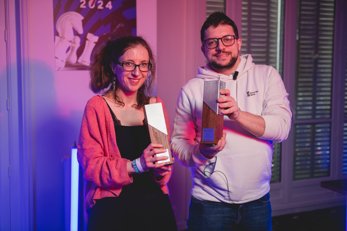 🔵⚪🔴 Maxime Vachier-Lagrave et Marie Sebag, champion et championne de France de Blitz en ligne 2024 ! 🏆🏆 © Cassandra Coldeboeuf