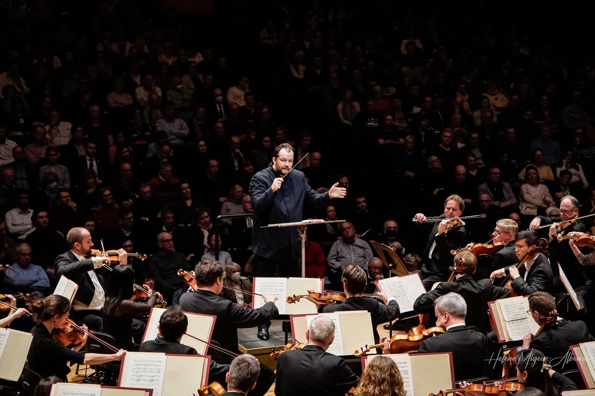 🎶 Bravo @Gewandhaus conducted by @andris_nelsons  for this second amazing #concert , dedicated to #Tchaikovsky, at the @philharmonie de #Paris ! Thank you so much ! 👏👏👏
🎼 The Voyevoda
🎼 Hamlet
🎼 Symphony6
📷 @helene_mahln - 2024 march.03
#ClassicalMusic