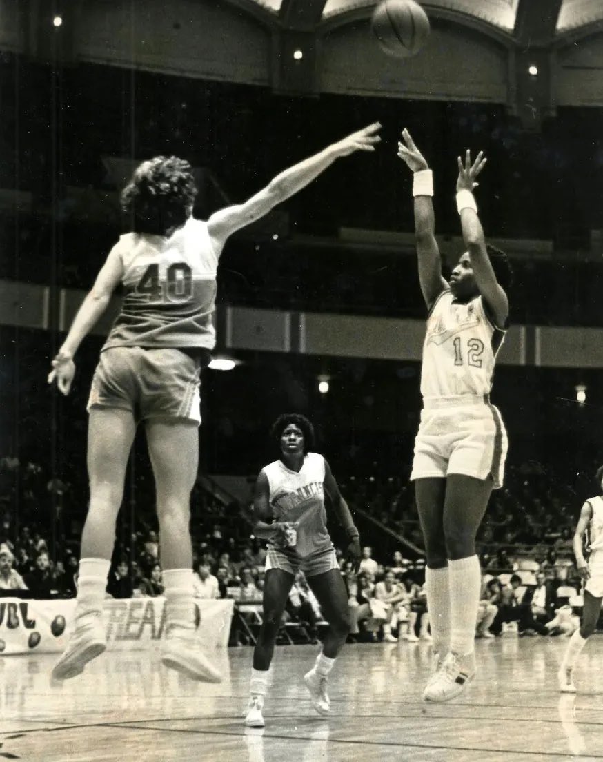 A reminder that the great Pearl Moore of Francis Marion is college basketball’s all time leading scorer w 4,061 points. Did it in the pre 3 pt line era as well.