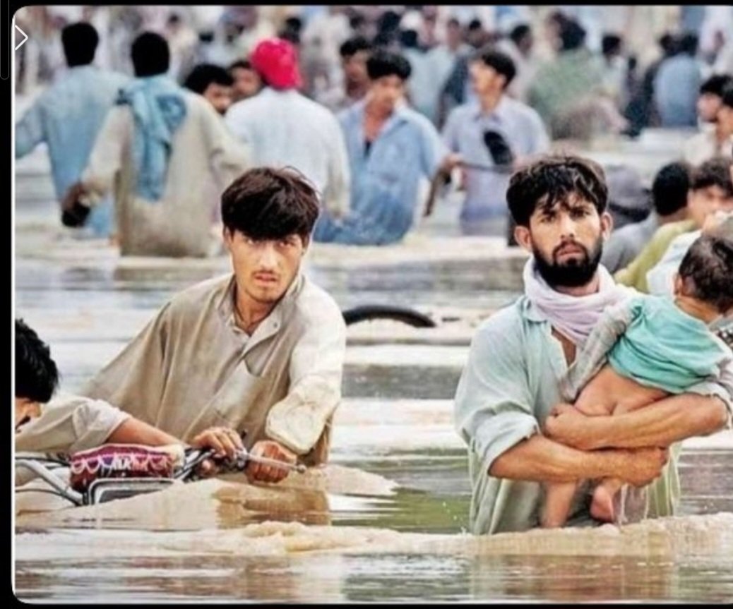 سهم بلوچ ازین جغرافیای نحس همه چی داشت بجز زندگی.
#دشتیاری 
#بلوچستان