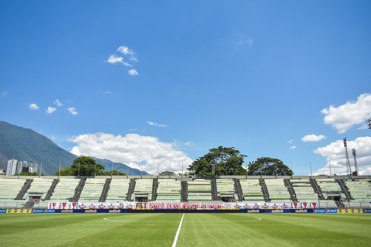 LigaFUTVE's tweet photo. 🔥 • ¡Aquí estamos!
🇻🇪 • Es el #ClásicoFUTVE 

📸 • @JPabloLobo 

#LigaBcodeVenezuela https://t.co/OHy5X8YIeK