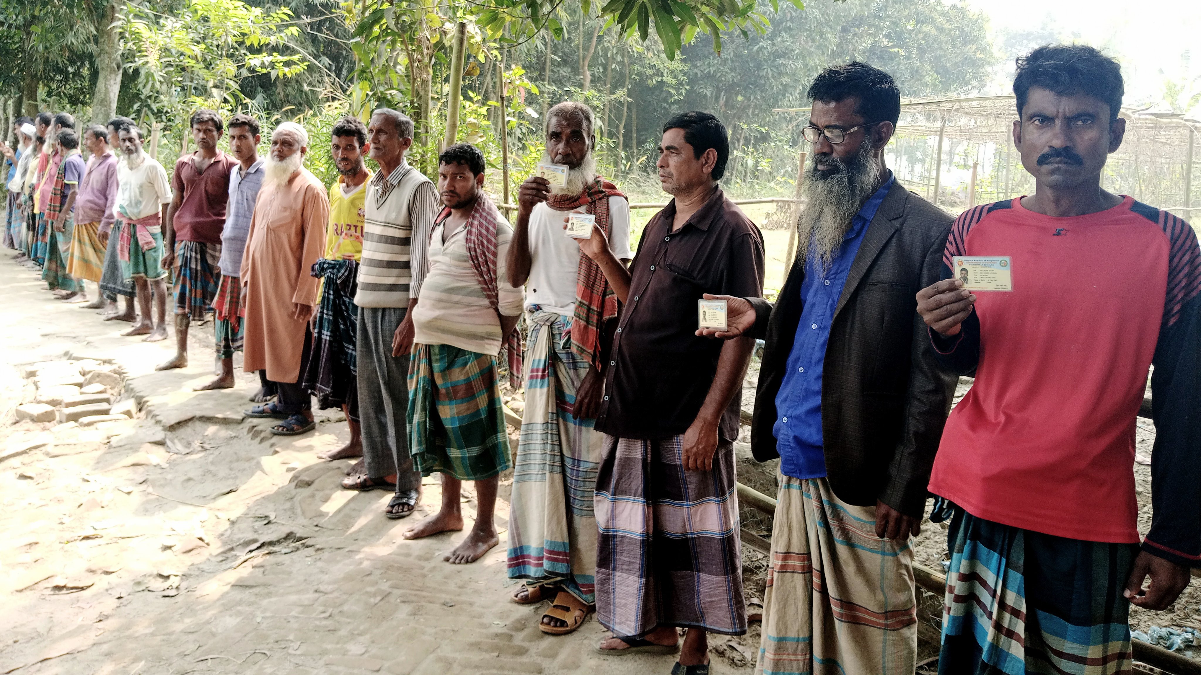 সরিষাবাড়ীতে ইউপি চেয়ারম্যানের বিরুদ্ধে জেলেদের মানববন্ধনর