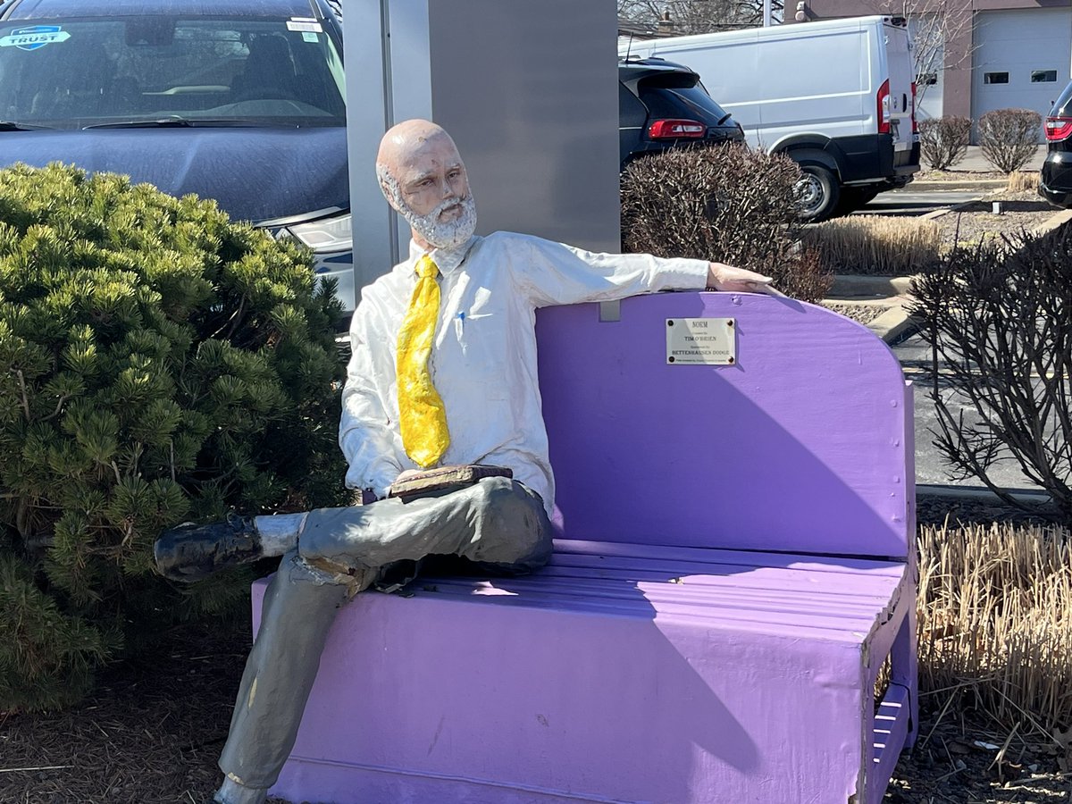 So, I’m at the Tinley Park Irish parade and @GregGardner718 is here sitting on a bench but he wouldn’t talk to me. 😂😂😂😂😂 @jltyrrell8 @LTHS_D204 @EaglesAthletics @CHSD230 @UICFlames @chicagosky