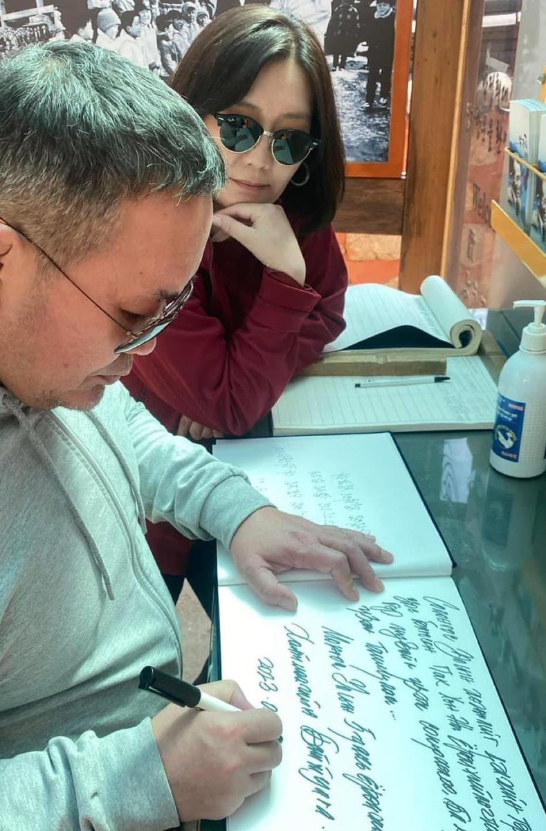 2 удаа Ёрөнхийлөгч гэж бичдэг наасс <a href="/BattulgaKh/">Battulga Khaltmaa</a> чи нээрэн үнэхээр боловсролгүй маанагаа тэ? Цаадах нь ч ялгаа алга зайлуул😂