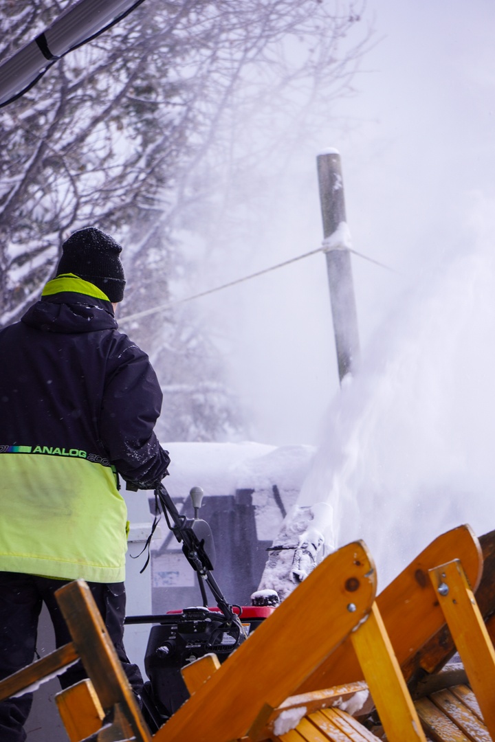 How's your weekend been? Ours has looked a little like this!

With two feet of snow this week and another 11cm in the past 24 hours, it's time to get busy getting out of there and getting after it!