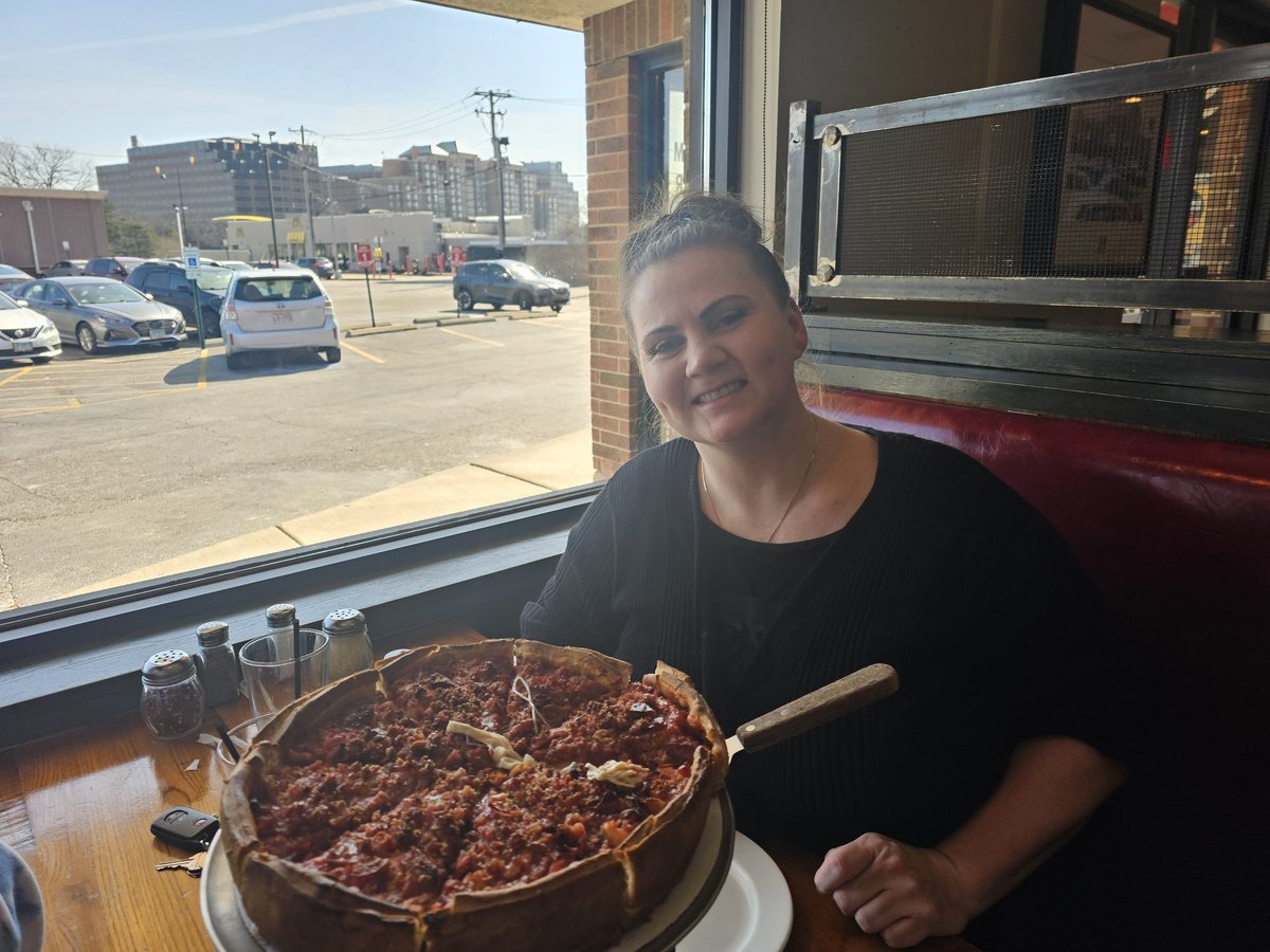 RyanInGreenBay's tweet photo. @AdamSchein @TheBobStew #RealPizza #GreatPizza don't hate Adam. It's delicious. @GiordanosPizza https://t.co/Z8zuLlyRJf