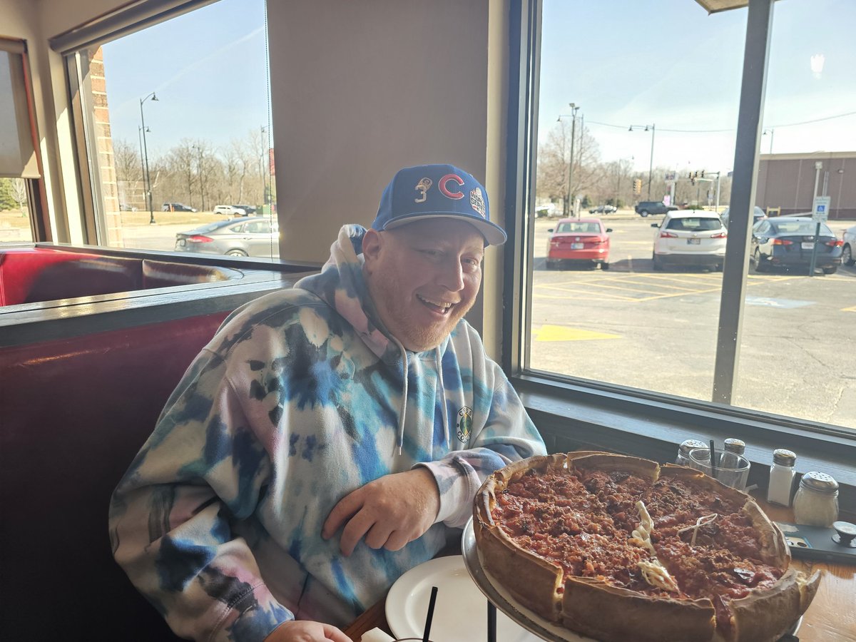 RyanInGreenBay's tweet photo. @AdamSchein @TheBobStew #RealPizza #GreatPizza don't hate Adam. It's delicious. @GiordanosPizza https://t.co/Z8zuLlyRJf