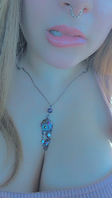 I need something to suck on 🥺 https://t.co/ZnKurZkf1N