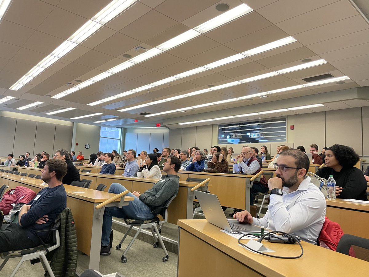 Fantastic to see so many people at @dartmouth's #NeuroscienceDay yesterday! A big thank you to our keynote speaker, @decouvriez, and to all the amazing speakers and poster presenters who made the event so inspiring! @GeiselMed @DartmouthHealth @MsbDartmouth @MCBDartmouth