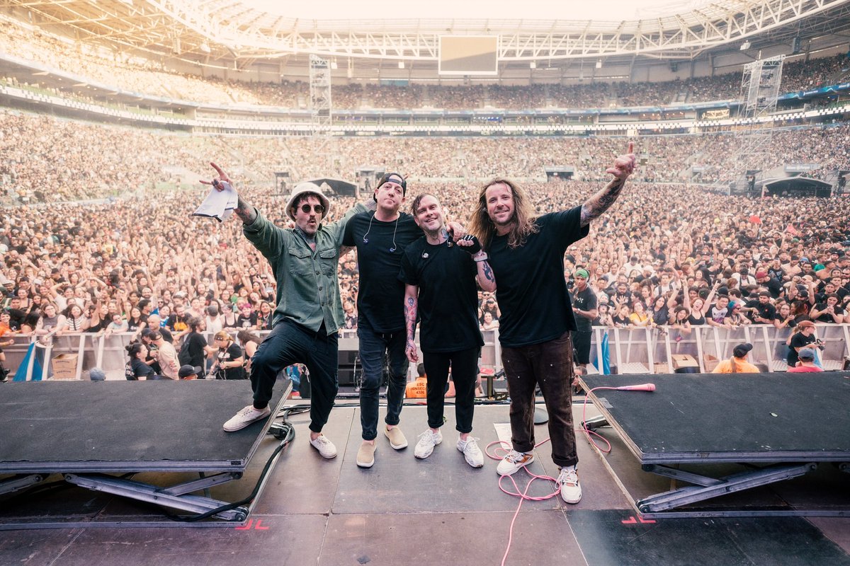 The Used (@wearetheused) on Twitter photo It’s crazy that we’re the biggest / best band in the world 🥀
São Paulo was a dream. Curitiba today for <a href="/iwannabe_tour/">I Wanna Be Tour</a> 🇧🇷
Ft: <a href="/lucasfresno/">Lucas Silveira</a>
📸 <a href="/shotbyhvnter/">Hvnter</a> It’s crazy that we’re the biggest / best band in the world 🥀
São Paulo was a dream. Curitiba today for <a href="/iwannabe_tour/">I Wanna Be Tour</a> 🇧🇷
Ft: <a href="/lucasfresno/">Lucas Silveira</a>
📸 <a href="/shotbyhvnter/">Hvnter</a>