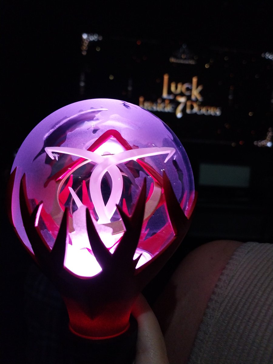 whitelilcherry's tweet photo. 3rd row and still super close to the stage!! I can't believe this, all the pain my body went through all day was worth it for this. ππ
#DreamcatcherinLisbon #dreamcatcherworldtour https://t.co/X6fjd3rwRo