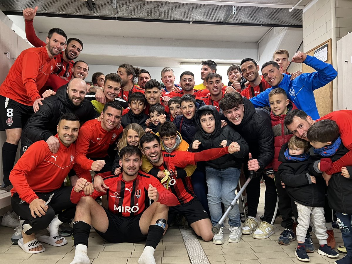 PRIMER +3️⃣ DE L’ANY A CASA, FAMÍLIAAAA ❤️‍🔥🖤❤️‍🔥🖤❤️‍🔥🖤

#reusfcr🔴⚫️ #somreusfcreddis