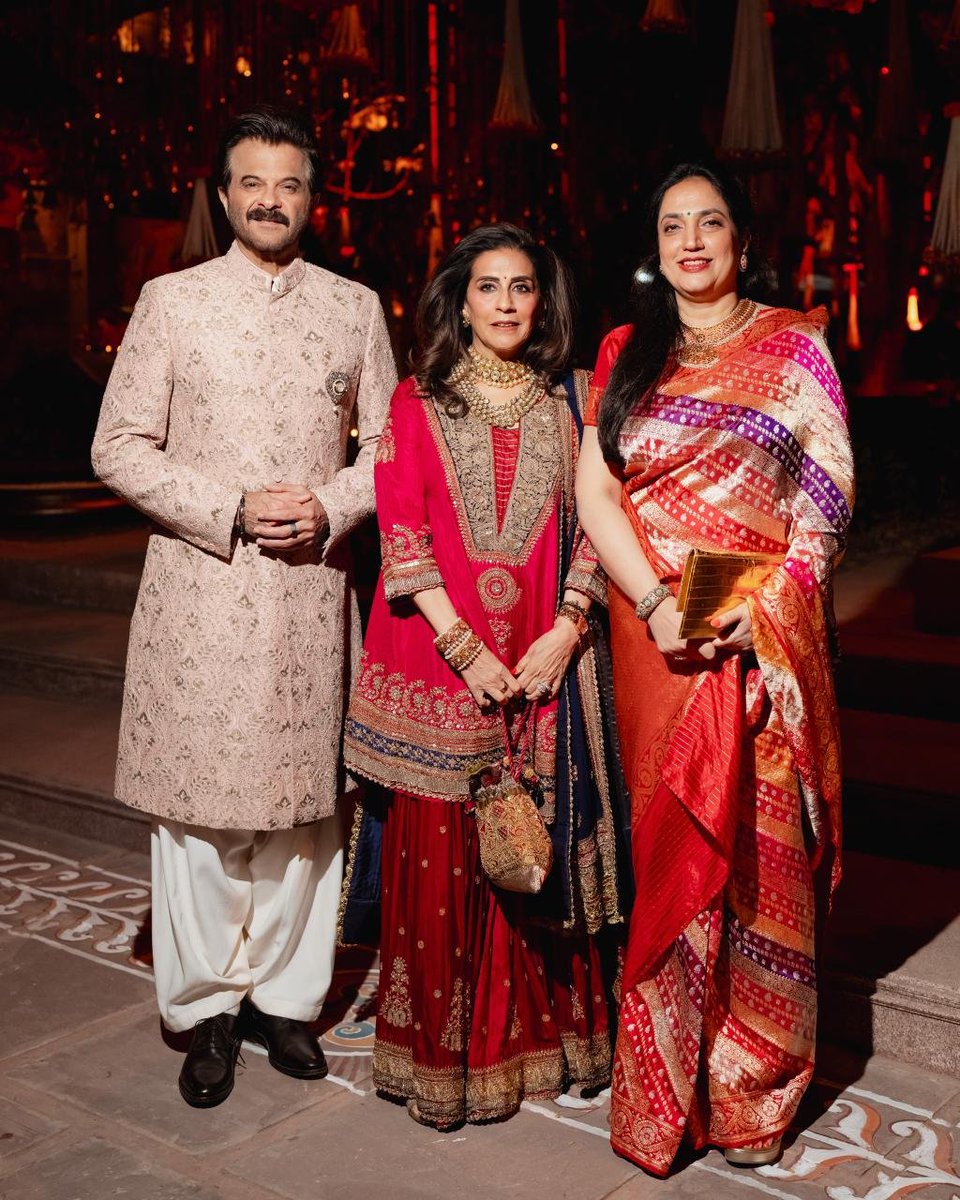 Jamnagar, Gujarat | Actor Anil Kapoor, his wife Sunita Kapoor, Sadhuguru  Jaggi Vasudev, former cricketer Sachin Tendulkar, his wife Anjali Tendulkar,  Microsoft co-founder Bill Gates attended pre-wedding celebrations of Anant  Ambani and, image size:960x1200