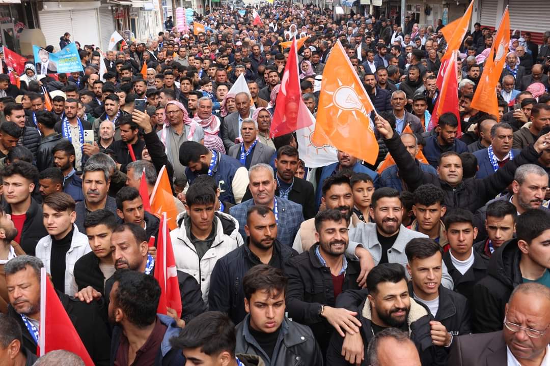 Miting değil, seçim ofisi açılışı. 😎 Hemşehrilerimiz ile buluşup seçim ofisimizin açılışını gerçekleştirdik. Bizleri coşkuyla karşılayıp seçim ofisi açılışımızı adeta bir mitinge dönüştüren herkese teşekkür ediyoruz. @bybekirbozdag @adelioglu63 @seyithan_atilla @MeralBeskat